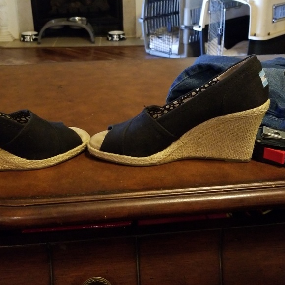 Tom's wedge shoe size 7W - Picture 6 of 8